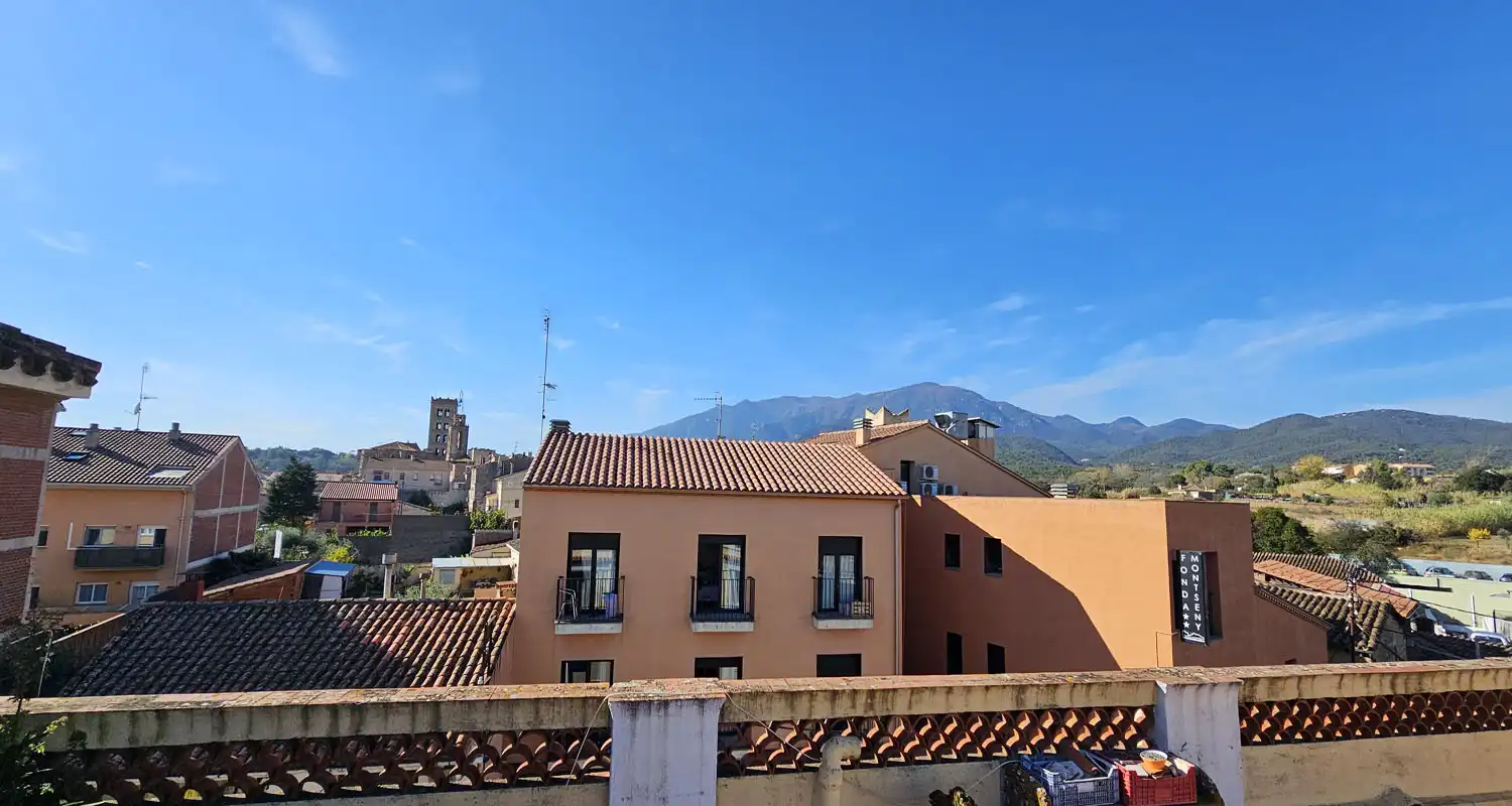 Vista exterior de Casa o xalet en venda en Breda amb Calefacció, Terrassa i Traster