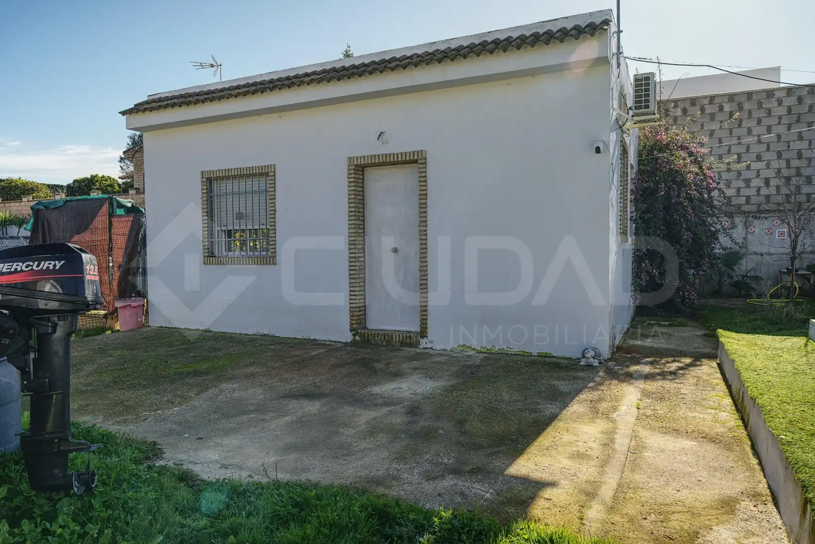 Außenansicht von Haus oder Chalet zum Verkauf in La Puebla del Río mit Klimaanlage, Privatgarten und Terrasse