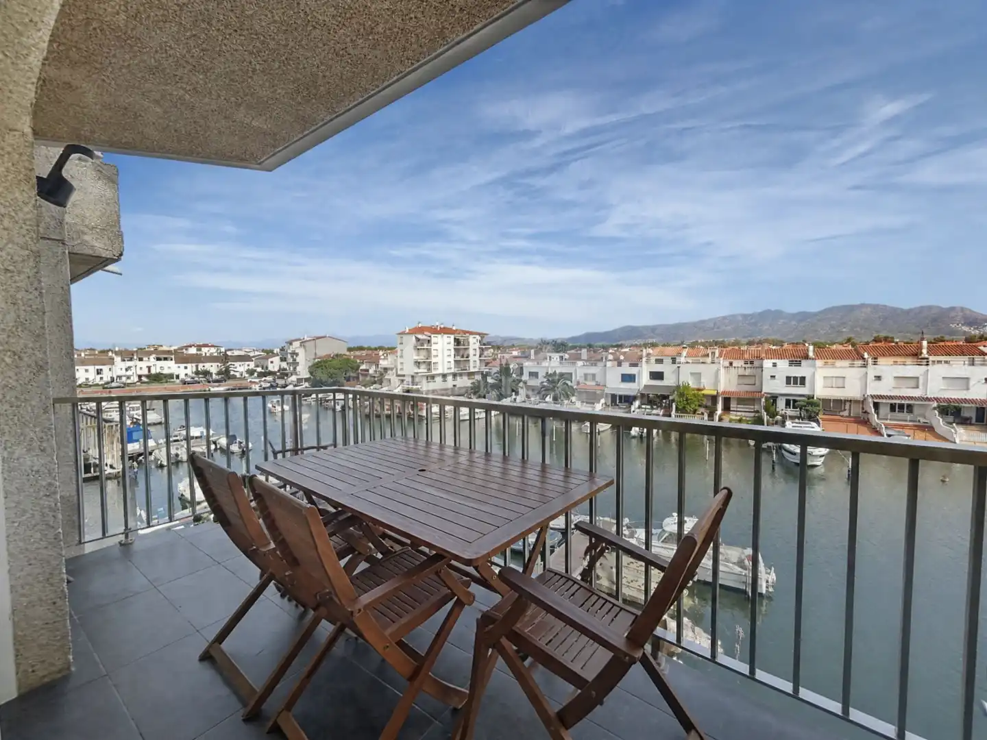 Terrasse von Wohnung zum Verkauf in Empuriabrava mit Klimaanlage, Heizung und Terrasse
