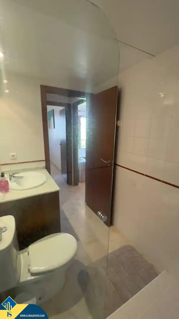 Bany de Pis de lloguer en Torrevieja amb Terrassa, Moblat i Forn