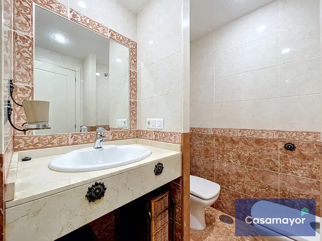 Baño de Piso en venta en Alicante / Alacant con Aire acondicionado, Calefacción y Jardín privado