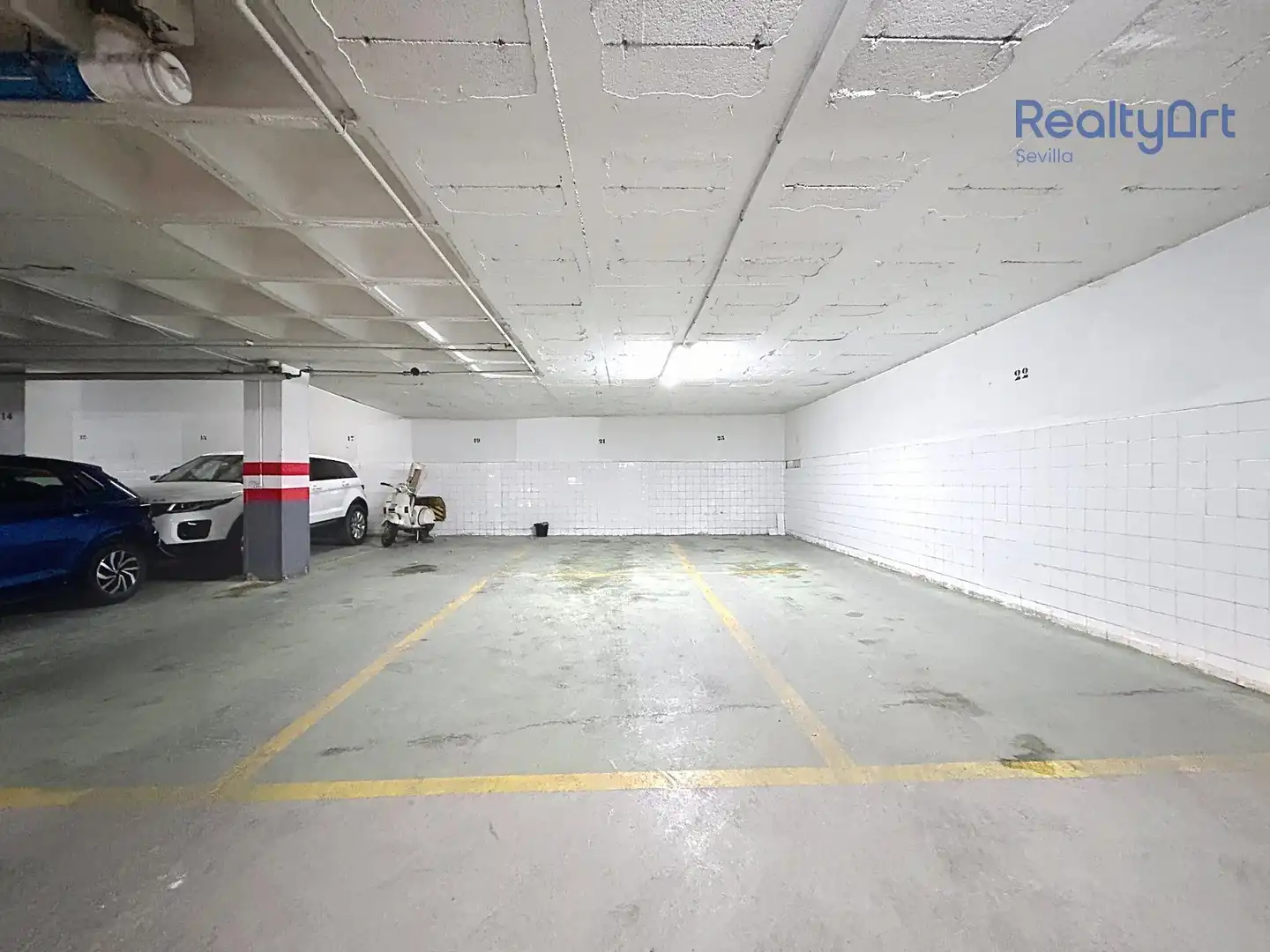 Parking de Piso en venta en Sevilla con Aire acondicionado, Parquet y Terraza
