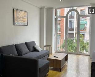 Living room of Flat to rent in  Madrid Capital  with Air Conditioner, Heating and Furnished