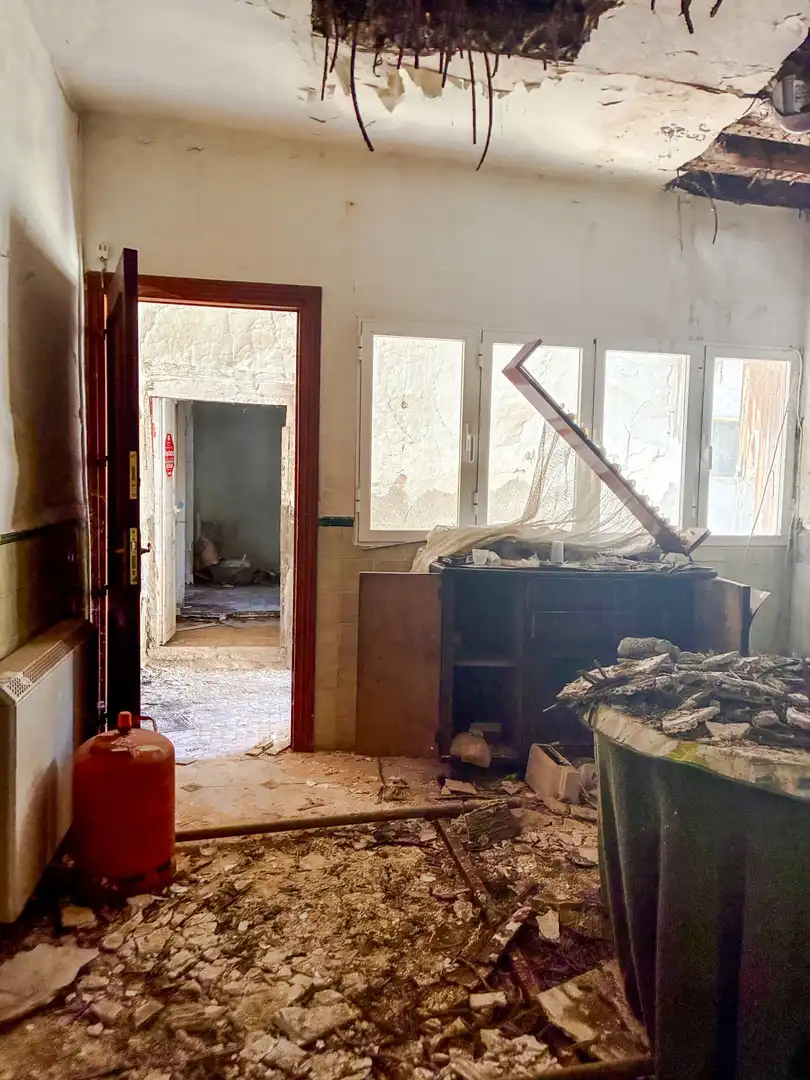 Einfamilien-Reihenhaus zum Verkauf in Polán mit Privatgarten und Abstellraum