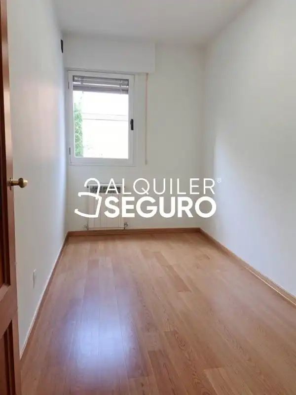 Bedroom of Flat for rent in Madrid  with Air Conditioner and Heating