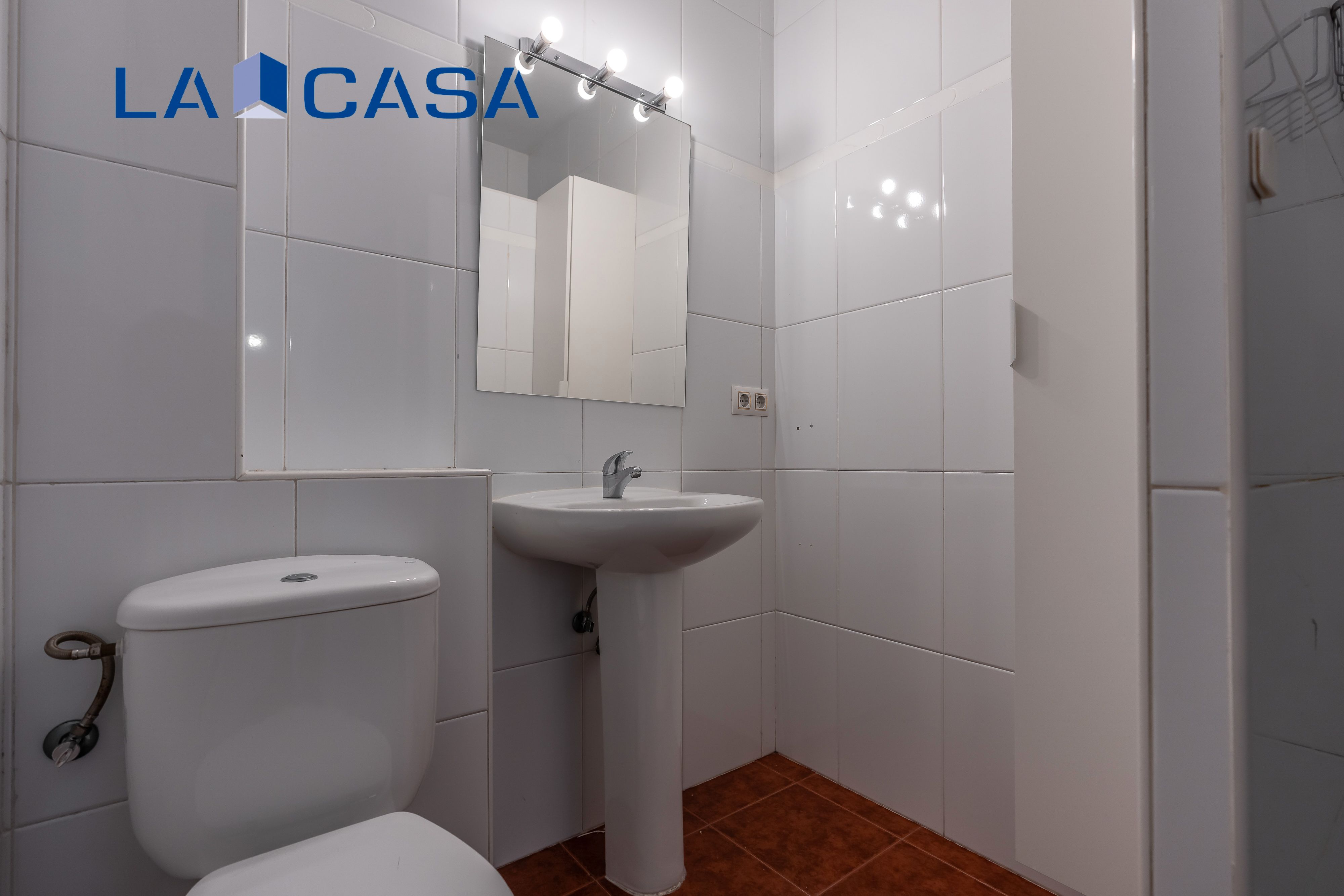 Bathroom of Flat for sale in  Madrid Capital  with Heating and Terrace