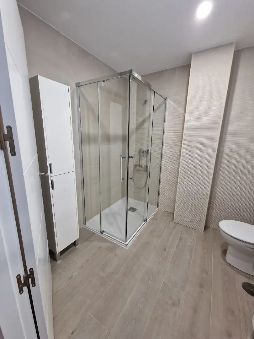 Bathroom of Apartments for rent in Alcalá de Henares  with Heating, Furnished and Oven