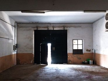 Locale commerciale in vendita a Carmona