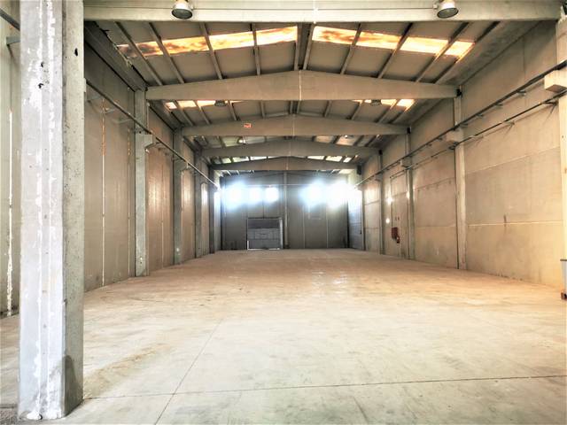 Nave industrial en Venta en Riudellots de la Selva