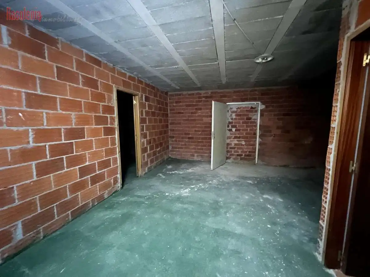 Local en venta en Moeche