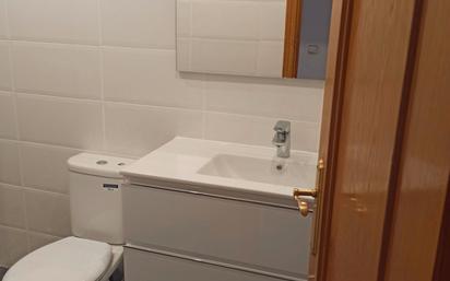 Bathroom of Flat to rent in  Madrid Capital  with Balcony