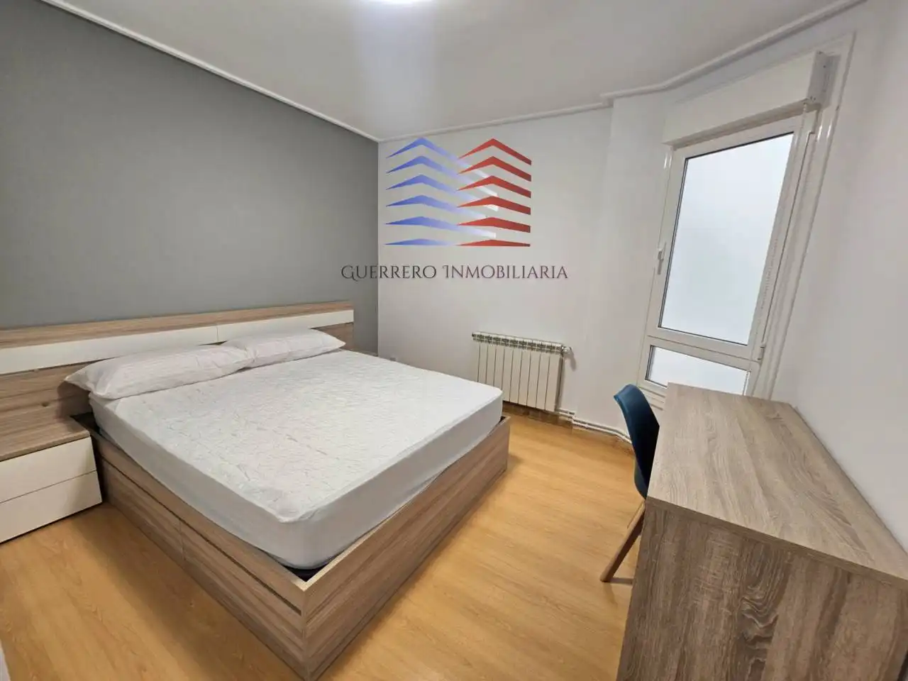 Schlafzimmer von Wohnungen zur Miete in Ourense Capital  mit Heizung, Parkett und Möbliert