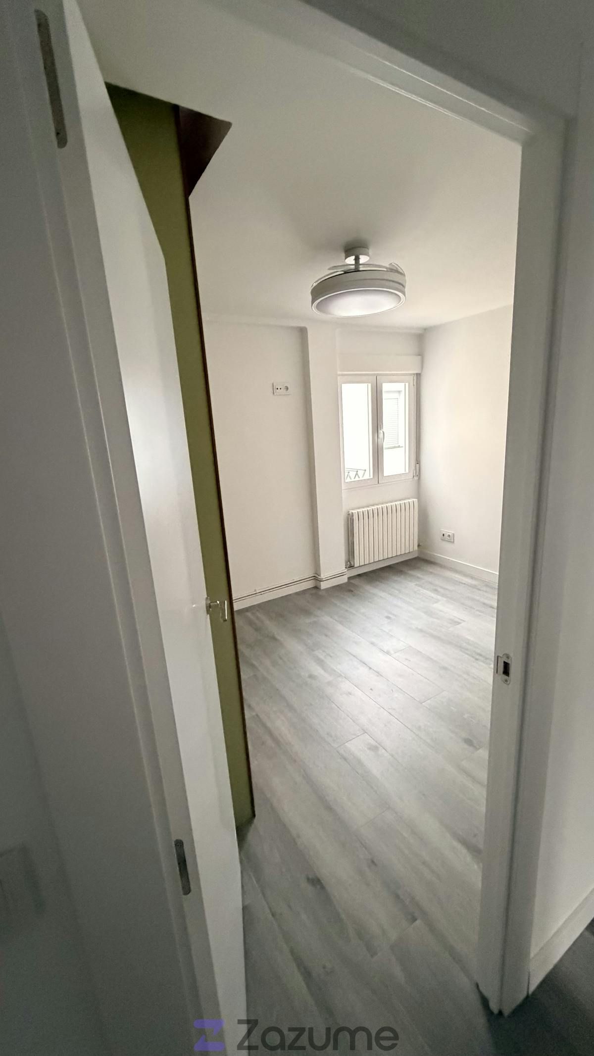 Dormitori de Pis de lloguer en  Zaragoza Capital amb Aire condicionat, Calefacció i Rentadora