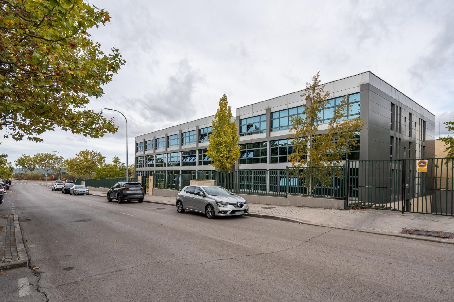 Vista exterior de Oficina en venda en Las Rozas de Madrid amb Aire condicionat i Calefacció