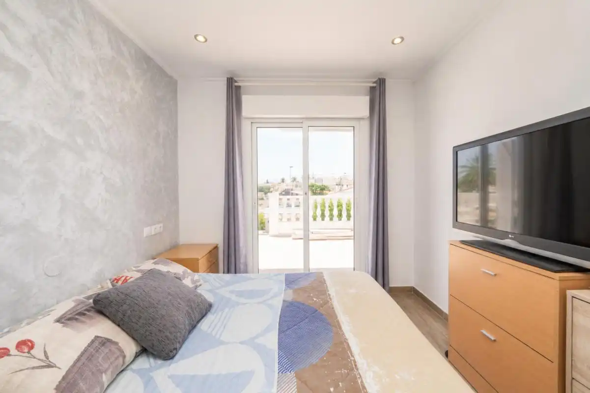 Habitación de Casa adosada en venta en Torrevieja con Calefacción