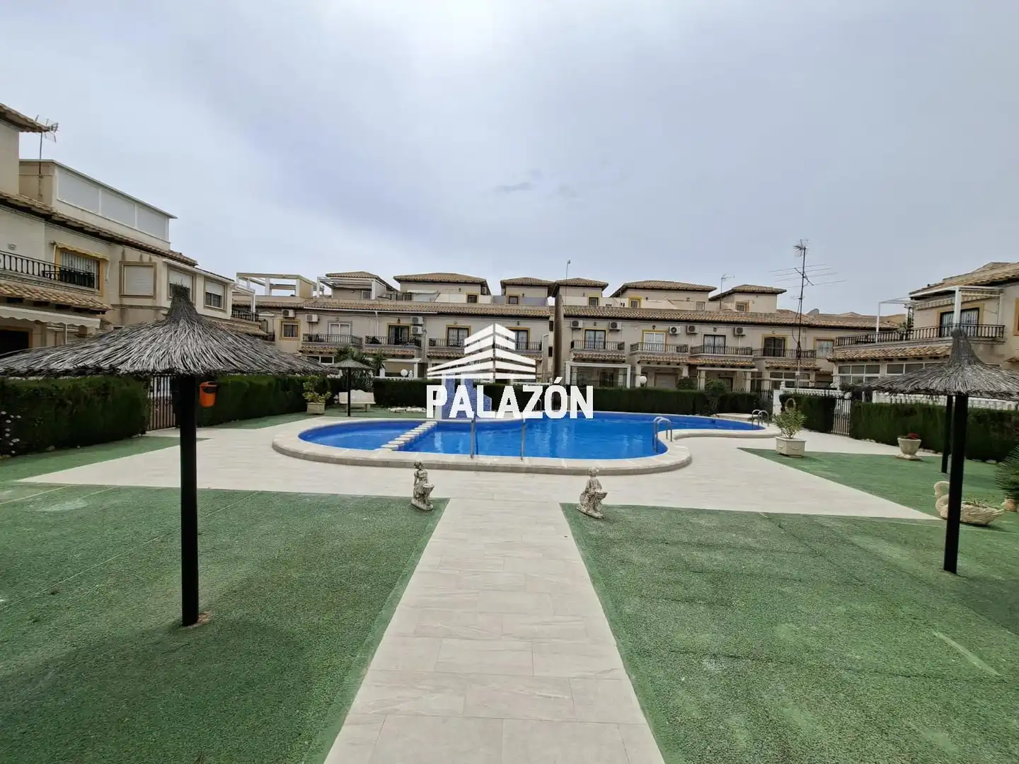 Bungalow avec piscine à vendre à Los Balcones - Los Altos