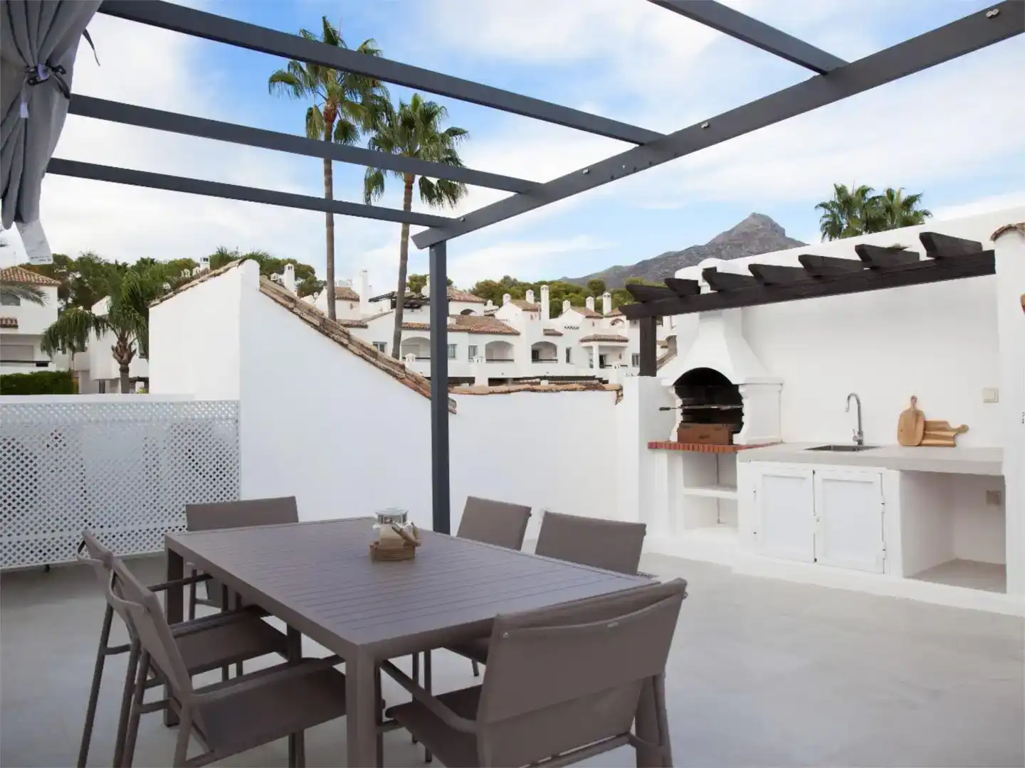 Terrassa de Casa adosada en venda en Marbella amb Aire condicionat, Piscina i Balcó