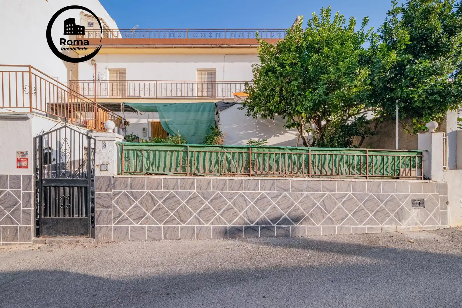 Casa amb terrassa en venda a Barrio de la Vega