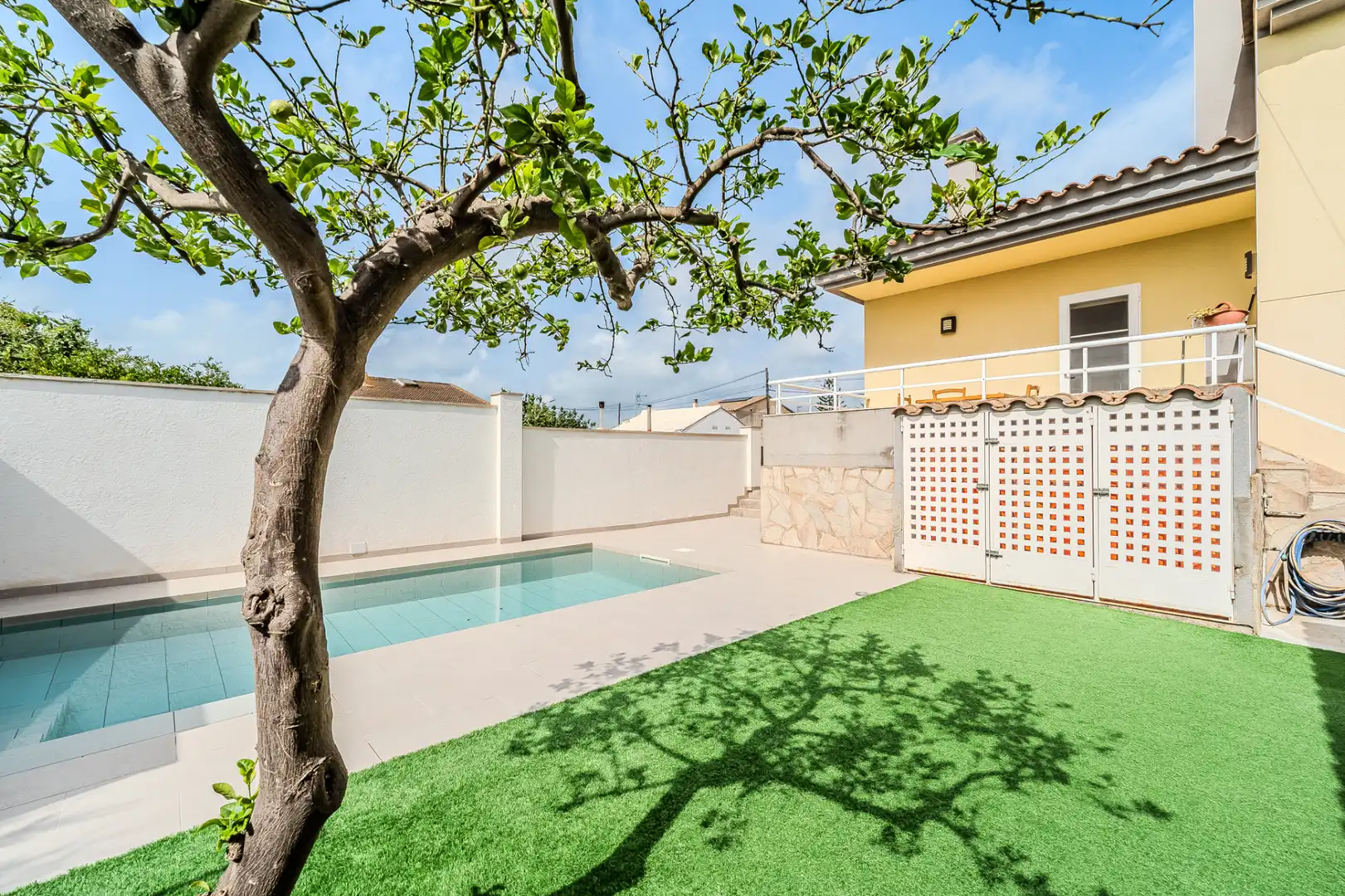 Piscina de Casa o xalet en venda en Deltebre amb Aire condicionat, Calefacció i Jardí privat