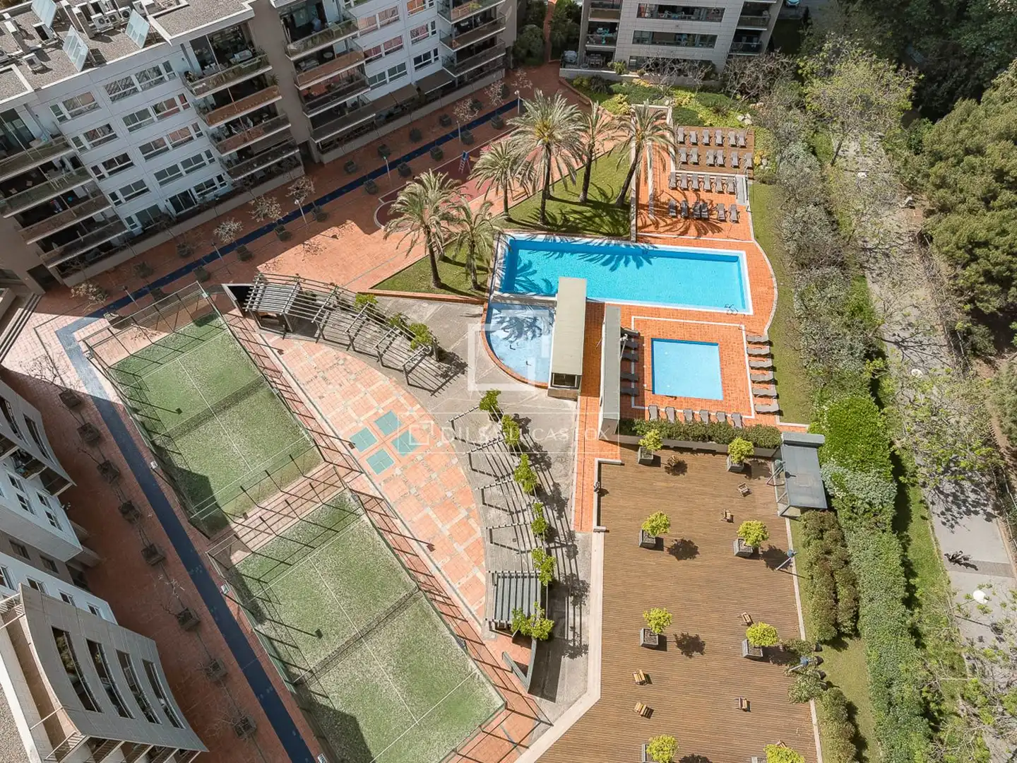 Schwimmbecken von Wohnung zum Verkauf in Barcelona mit Klimaanlage, Heizung und Abstellraum