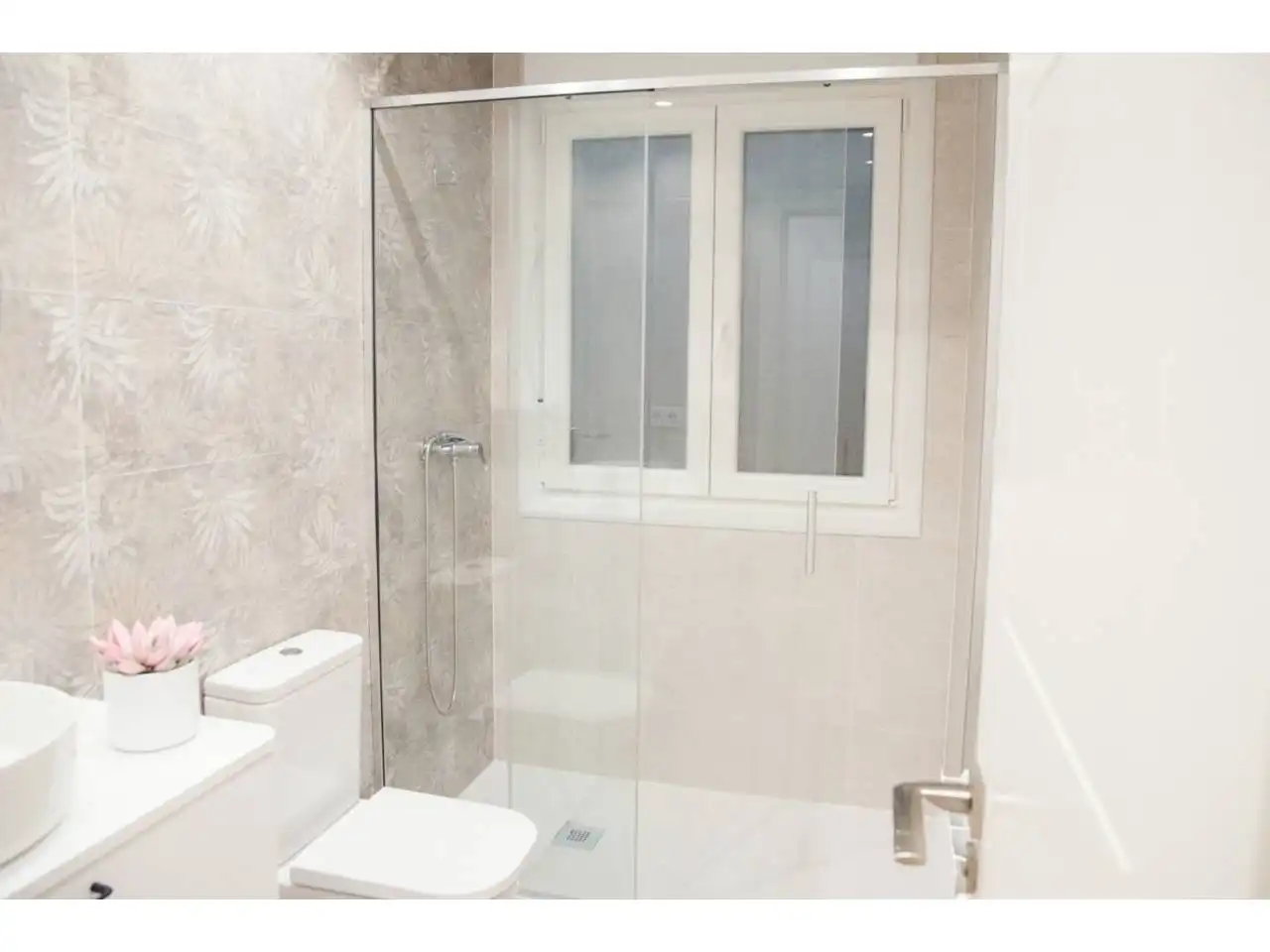 Bathroom of Flat for sale in Laredo  with Heating
