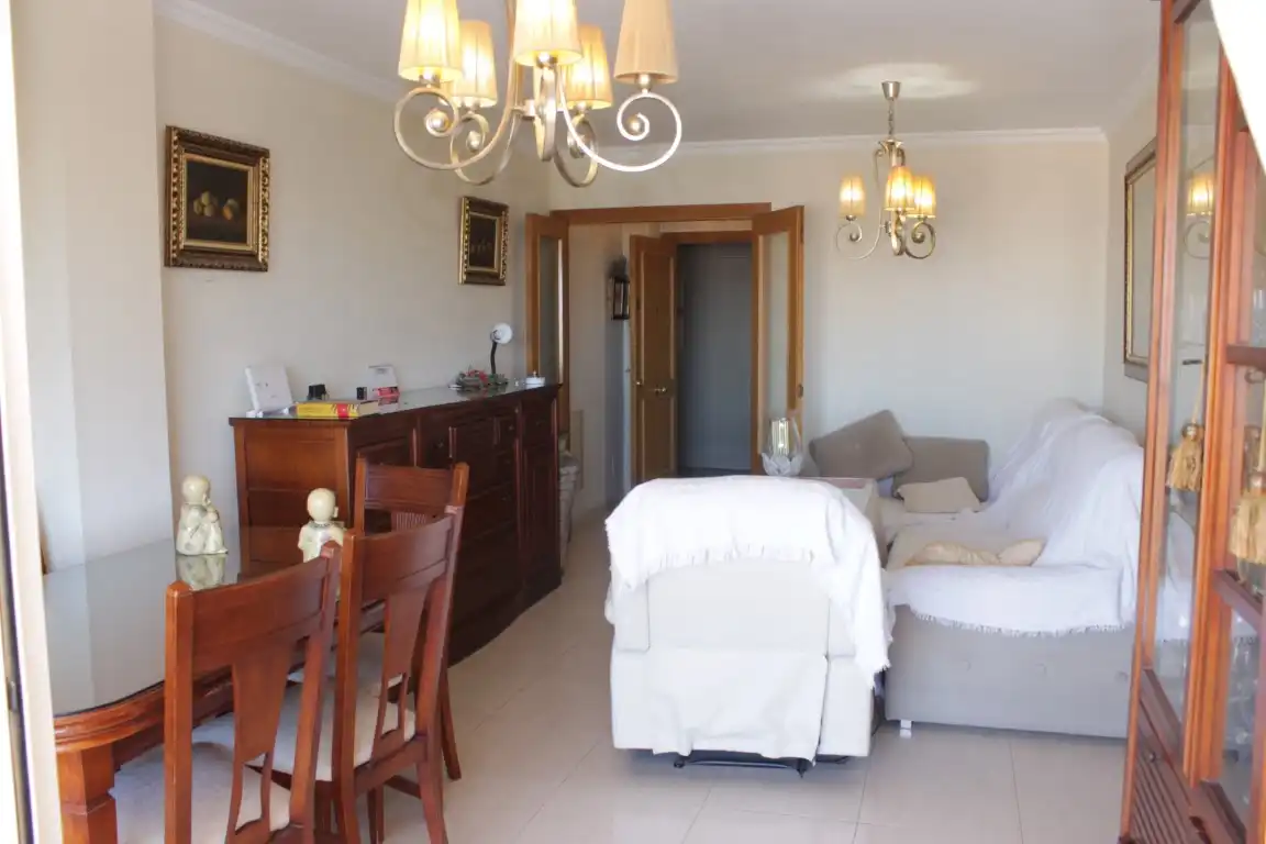 Sala de estar de Piso en venta en Vélez-Málaga con Terraza y Piscina comunitaria