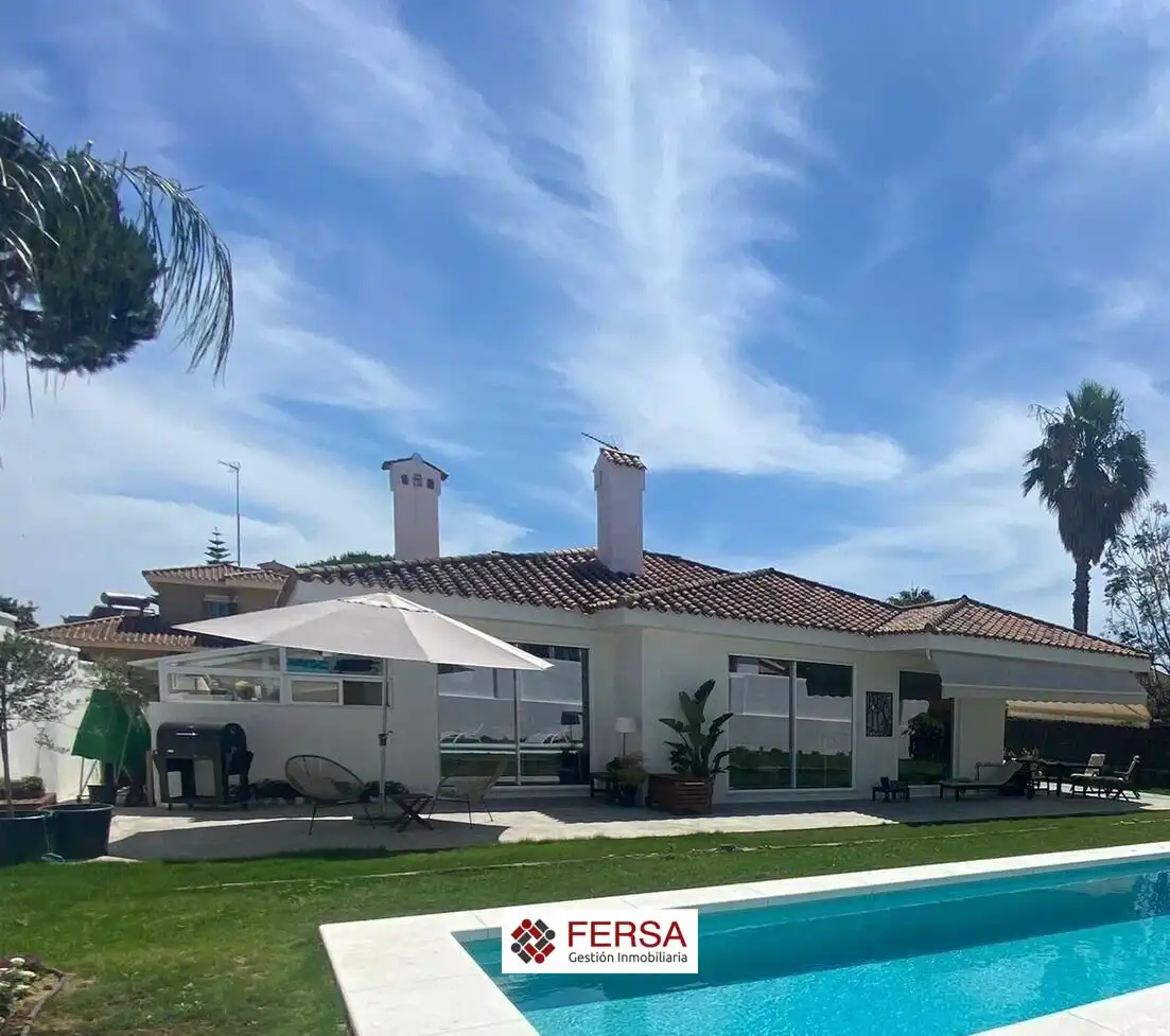Exterior view of Houses for sale in El Puerto de Santa María  with Air Conditioner, Heating and Private garden