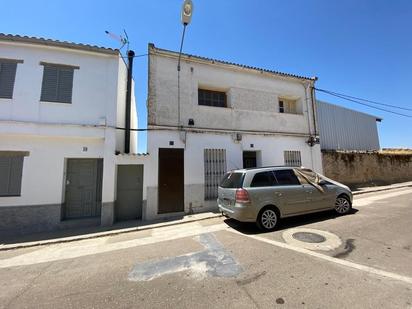 Außenansicht von Wohnung zum verkauf in Miajadas mit Terrasse