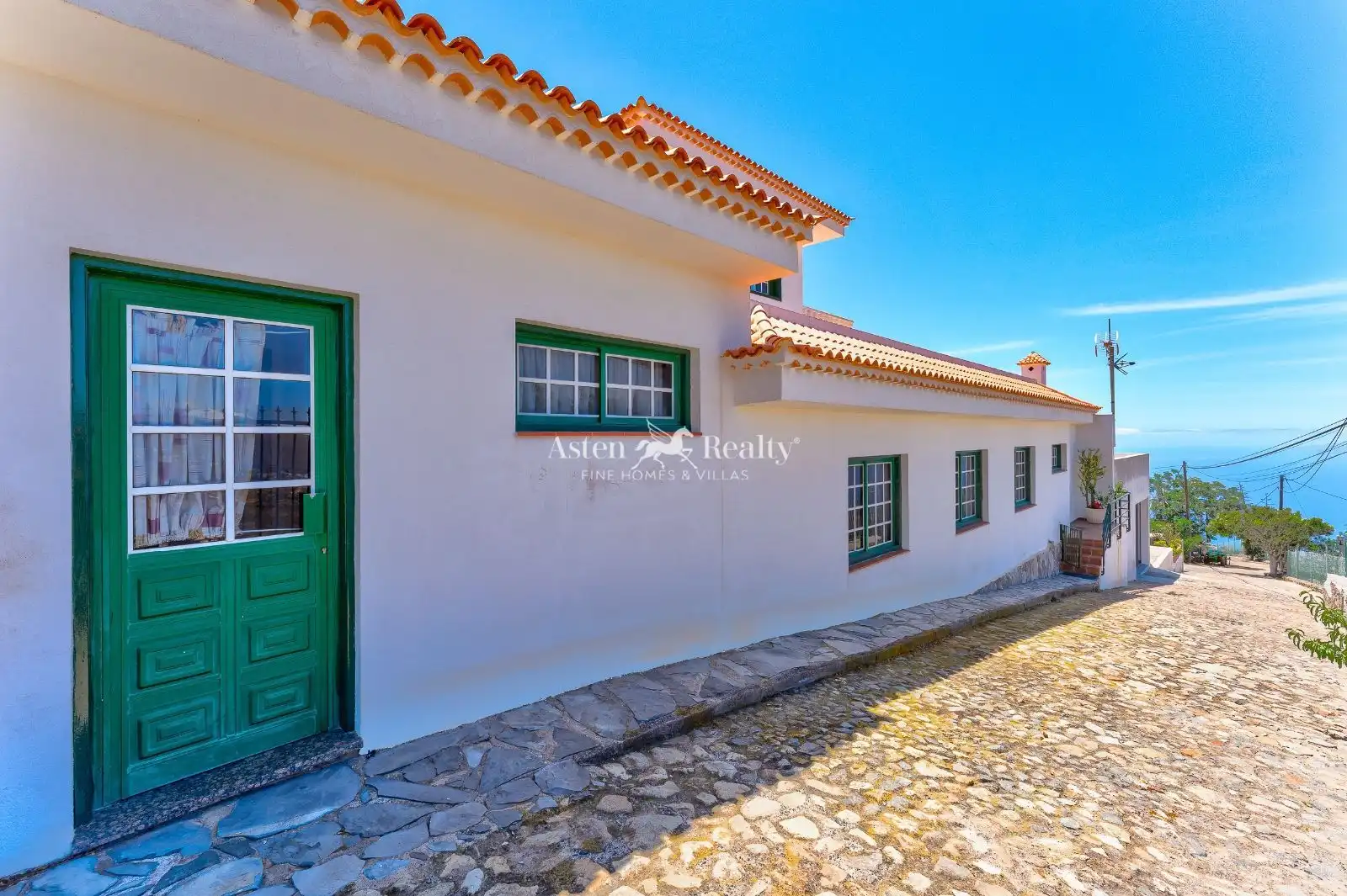 Vista exterior de Casa o xalet en venda en Adeje amb Terrassa, Traster i Moblat