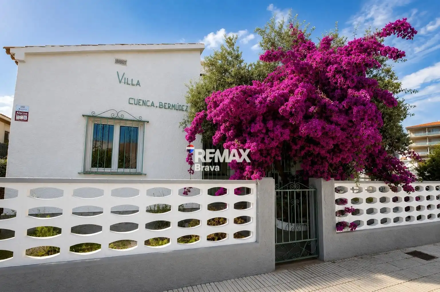Exterior view of Houses for sale in Roses  with Air Conditioner, Private garden and Parquet flooring