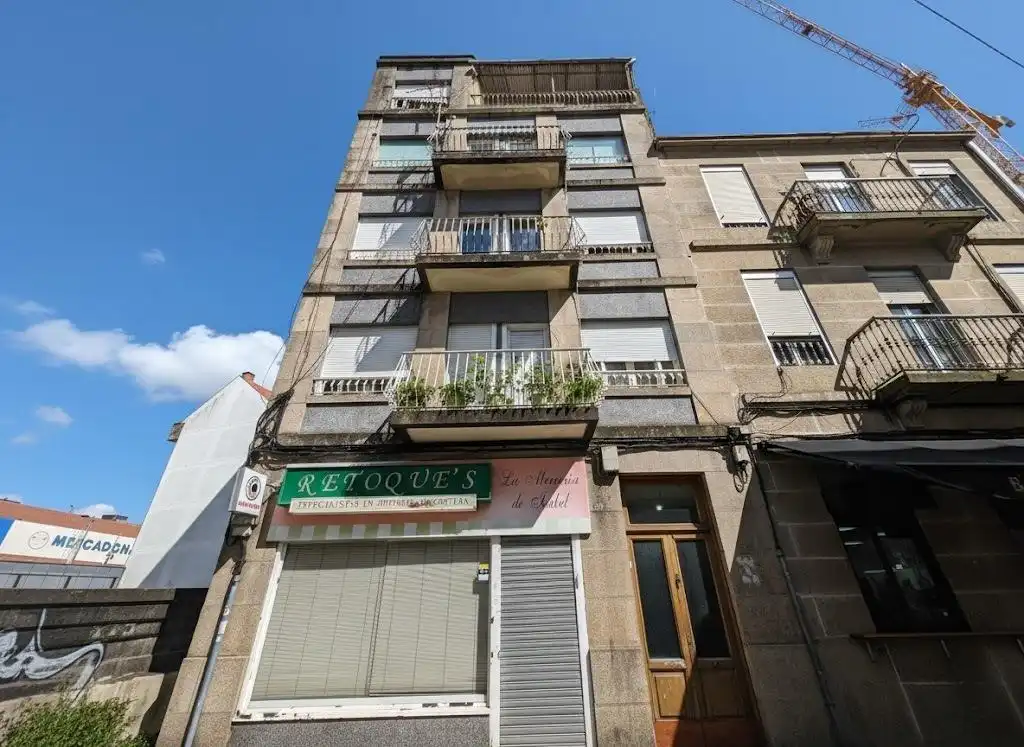 Vista exterior de Edificio en venta en Vigo 