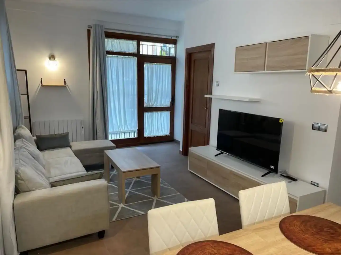 Sala de estar de Apartamento en venta en Benasque con Jardín privado, Piscina y Amueblado