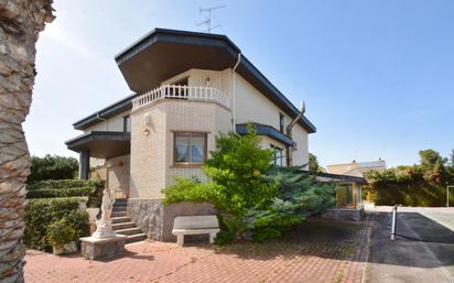 Exterior view of House or chalet for sale in  Zaragoza Capital  with Terrace, Swimming Pool and Balcony