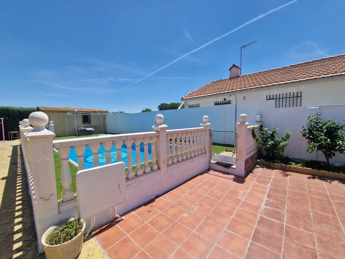 Exterior view of Houses for sale in Palomeque  with Heating, Private garden and Storage room