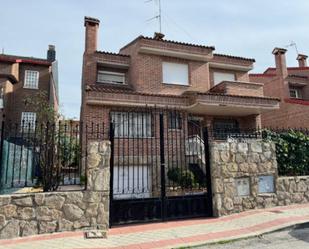 Vista exterior de Casa o xalet en venda en Fuenlabrada amb Terrassa