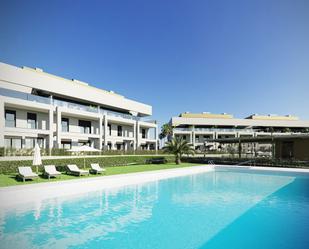 Vista exterior de Apartament en venda en Estepona amb Aire condicionat, Terrassa i Piscina