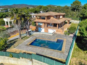 Xalet amb piscina en venda a Carrer del Sureny
