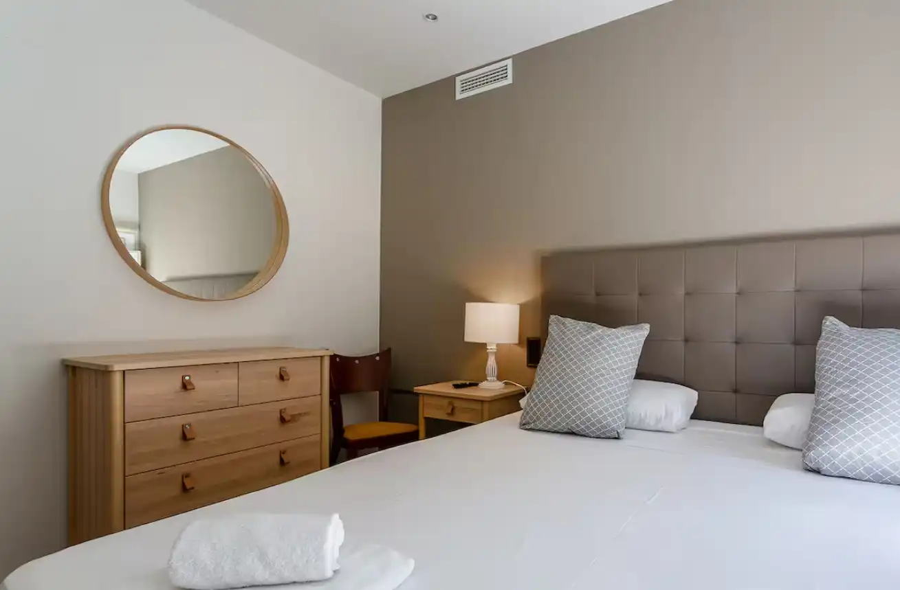 Schlafzimmer von Wohnungen zur Miete in Girona mit Klimaanlage, Heizung und Parkett
