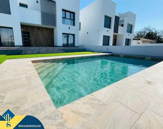 Villa mit Pool zum Verkauf in Nueva Torrevieja - Aguas Nuevas