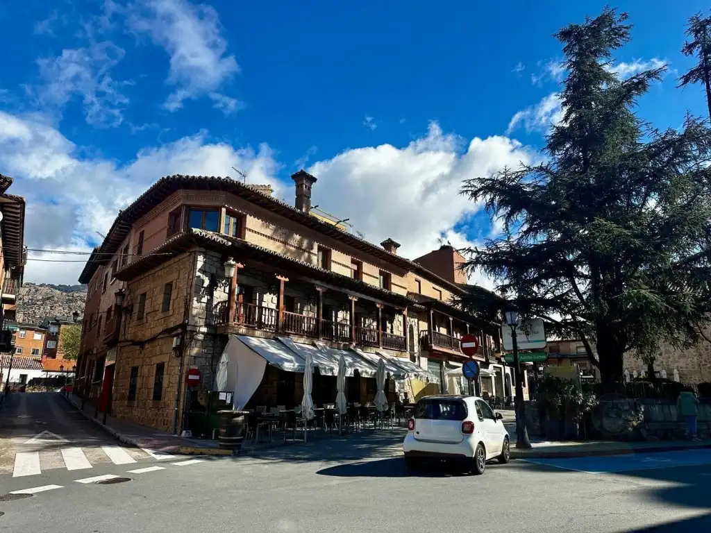 Vista exterior de Edificio en venta en Manzanares El Real