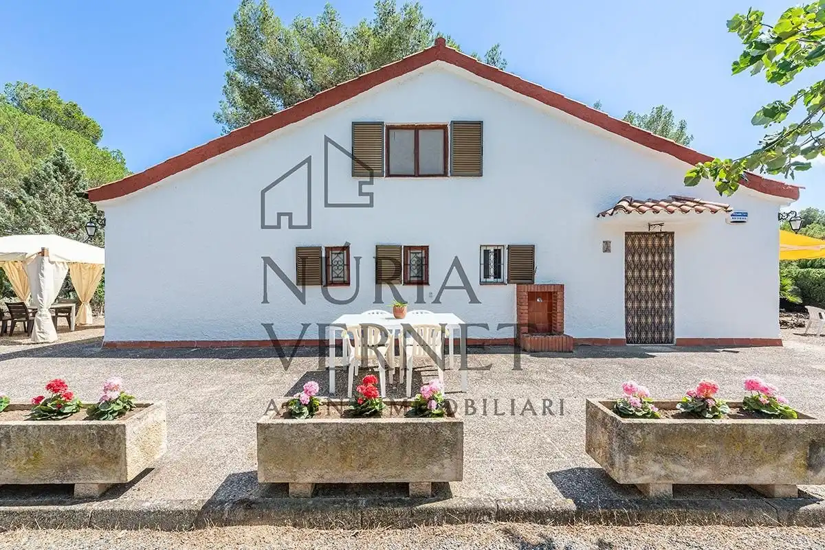 Vista exterior de Finca rústica en venda en Les Borges del Camp amb Piscina comunitària