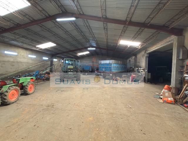 Nave industrial en Venta en Calle Zamora, 28 en Sanzoles