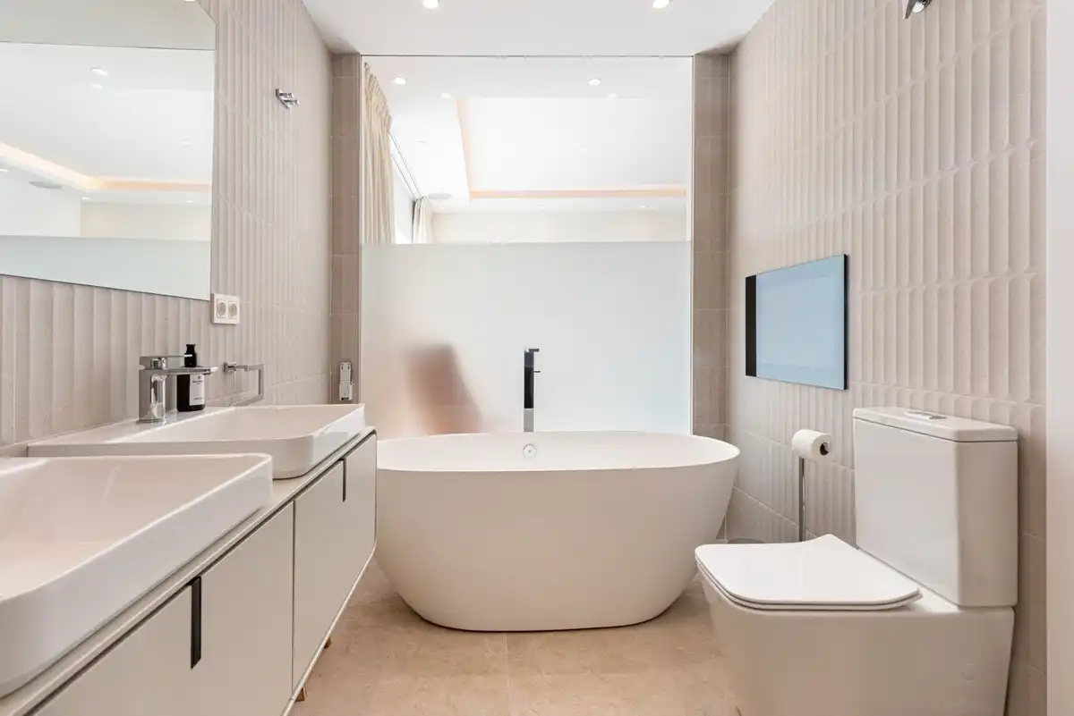 Bathroom of Detached homes for sale in Marbella  with Air Conditioner, Terrace and Community pool