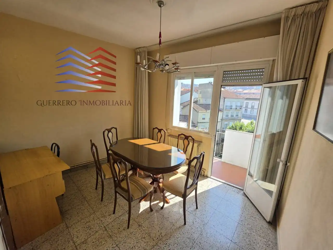 Außenansicht von Wohnung zur Miete in Ourense Capital  mit Heizung, Terrasse und Abstellraum