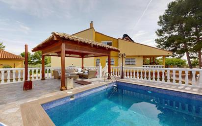 Swimming pool of House or chalet for sale in Chiva  with Private garden, Terrace and Storage room