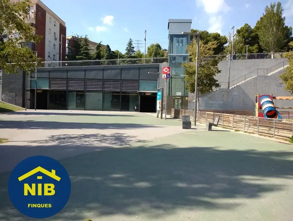 Parking de Piso en venta en Barcelona con Calefacción, Parquet y Horno