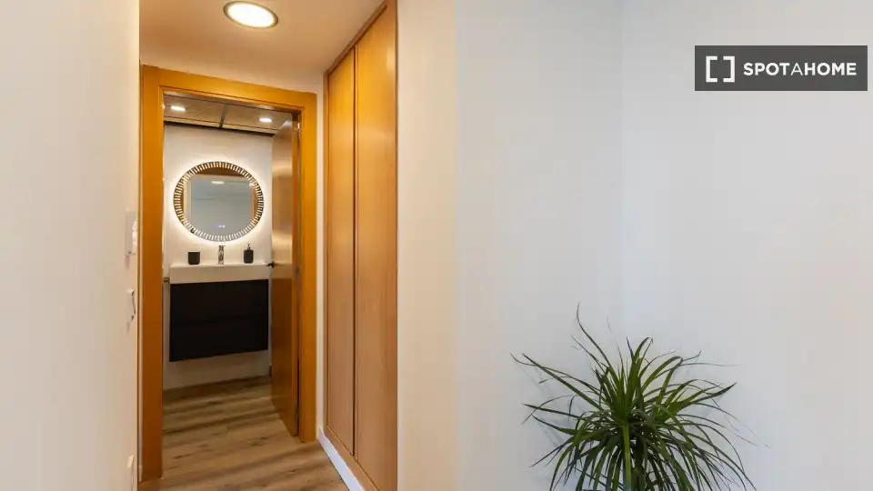 Flat for rent in Valencia  with Air Conditioner, Heating and Furnished