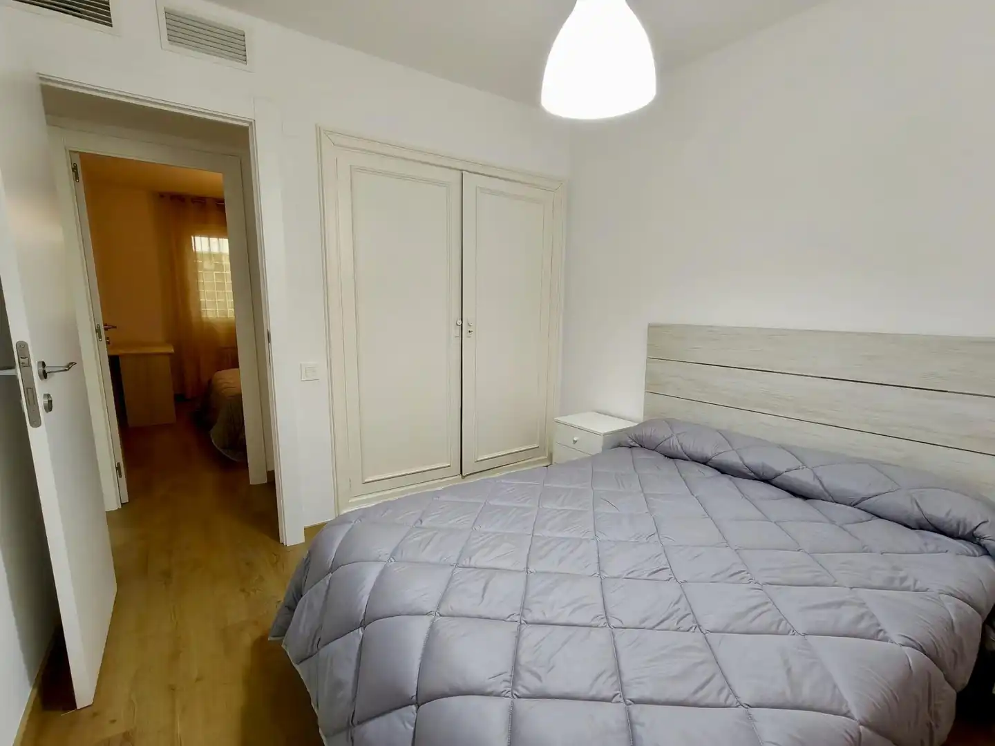 Schlafzimmer von Wohnung zur Miete in Zaragoza mit Heizung, Parkett und Terrasse