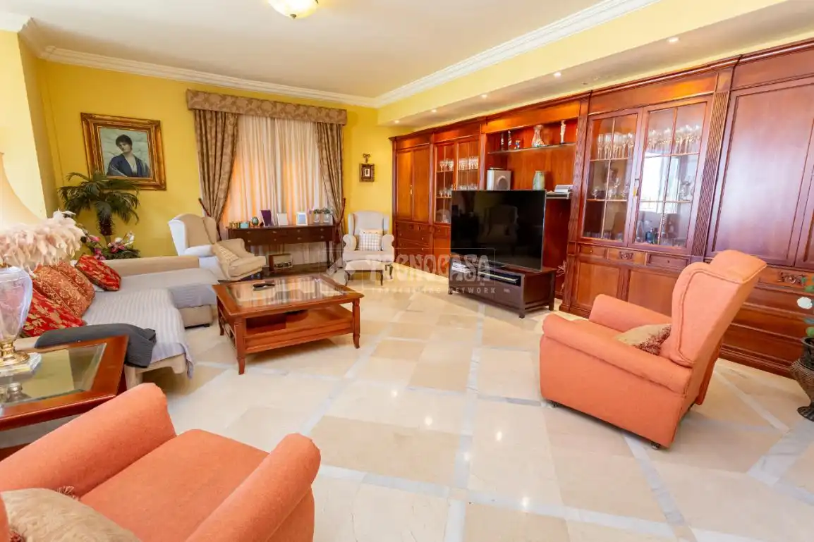 Living room of Houses for sale in Algeciras  with Air Conditioner and Swimming Pool