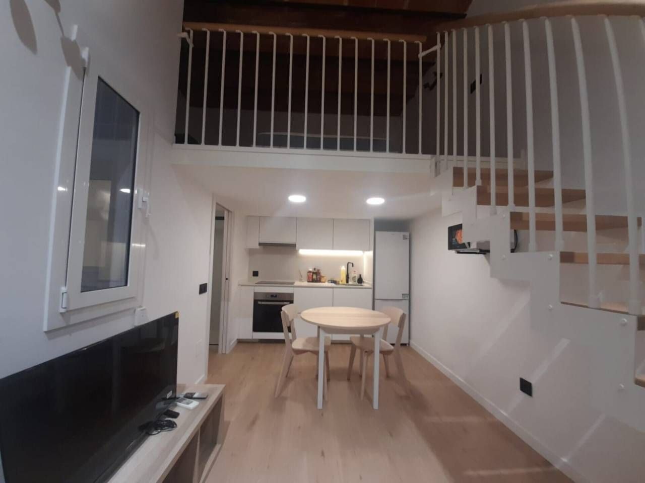 Cocina de Piso de alquiler en  Barcelona Capital con Aire acondicionado, Parquet y Amueblado